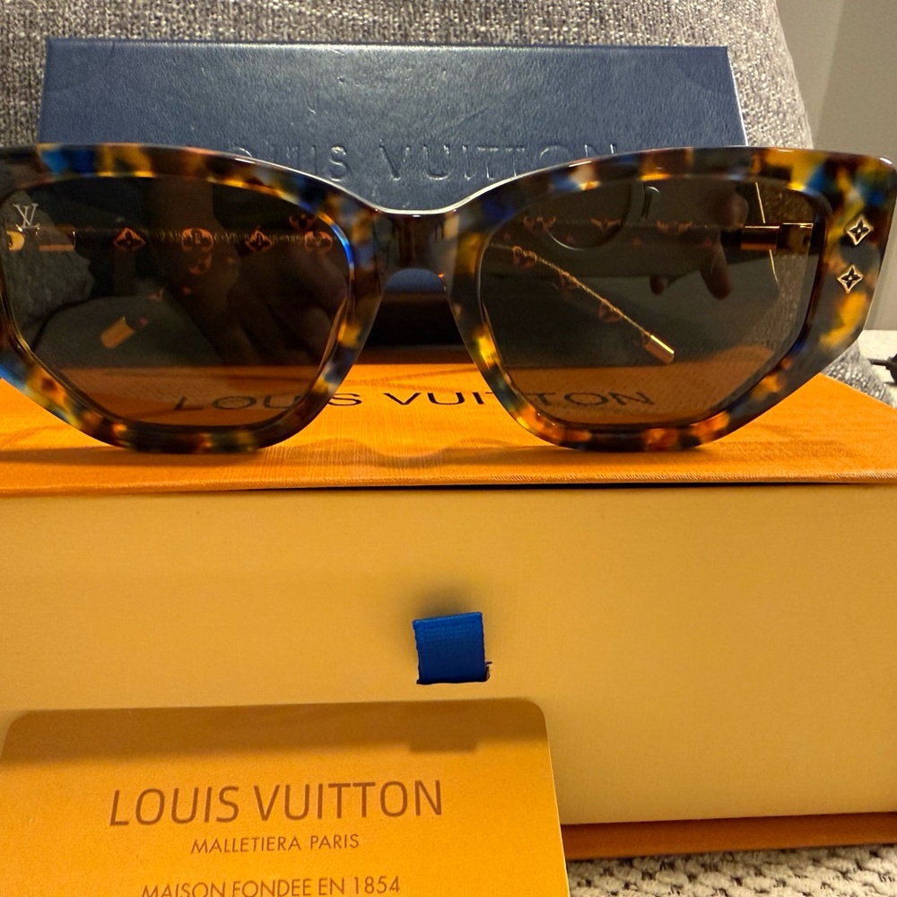 Louis Vuitton Tortoiseshell Cat-Eye Sunglasses with Brown Lenses
